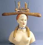 《回顧的女性胸像》