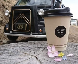 【F11】Ezycafe Anya：コーヒー、イタリアンソーダ、パニーニ、スイーツ