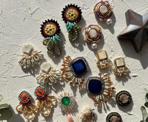 【H19】Tau Tau：ビーズ刺繍アクセサリー （耳飾り、髪飾り他）