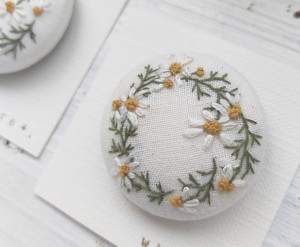 【H26】wire+.：花や植物などの 手刺繍ブローチ、巾着袋他