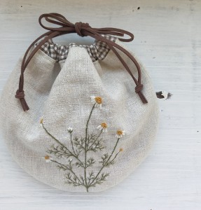 【H9】wire+.／手刺繍巾着袋、ブローチ
