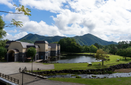 池周り芝生エリア