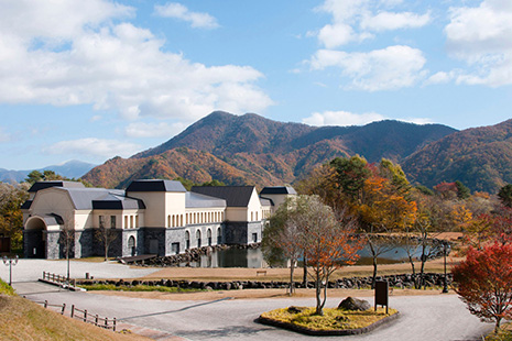 季節によって表情を変える庭園